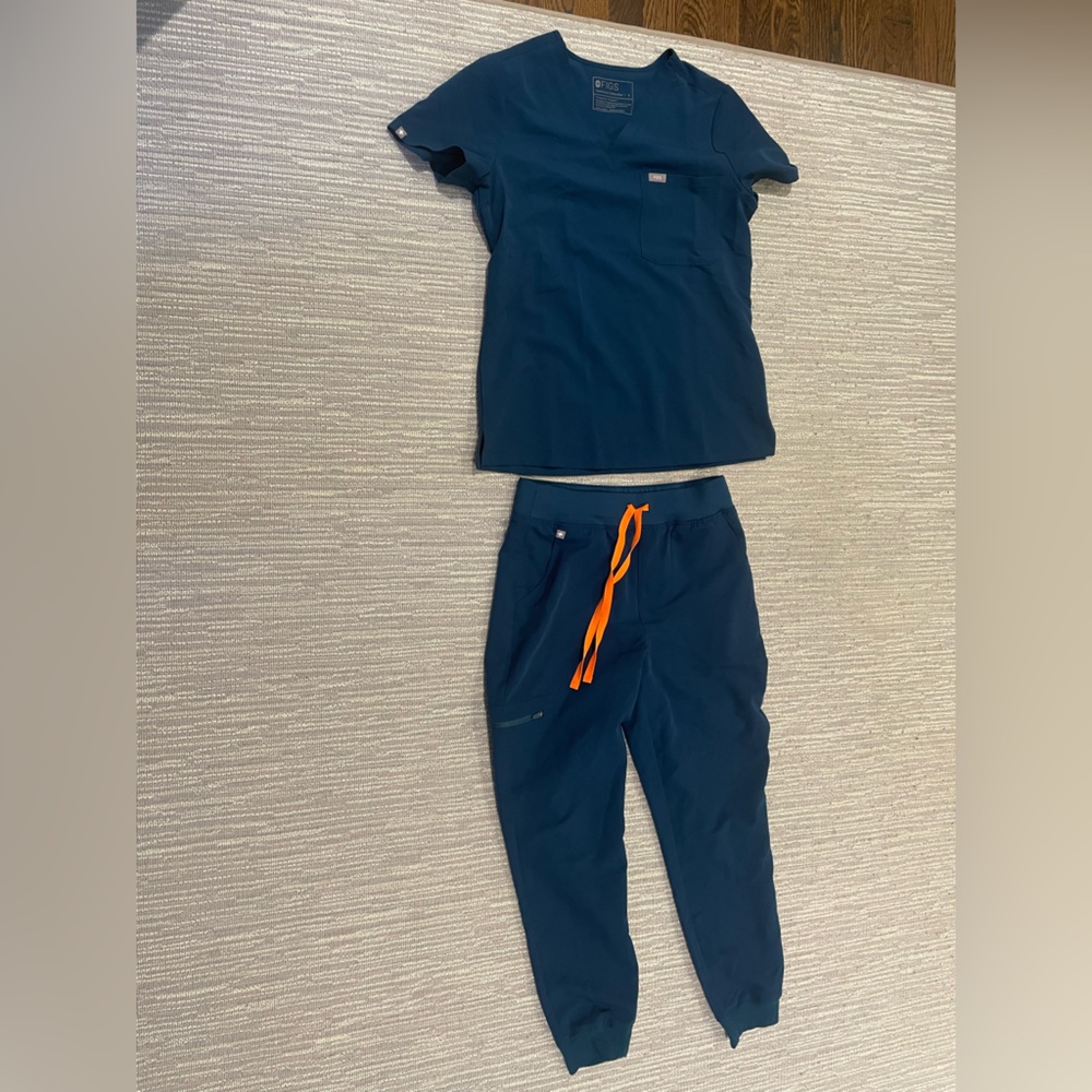 Figs scrub set- Catarina top size small Zamora pants size M - Picture 1 of 4